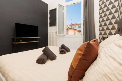 Image de Le Nova : Hypercentre Cannes • Parking • Calme