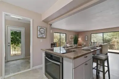 Image de Charming 2-bedroom apartment with Ac in Auburn