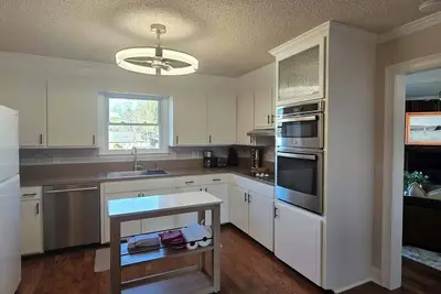 Image de Amazing Fully Furnished 4-bedroom all Utilities Paid by major shopping