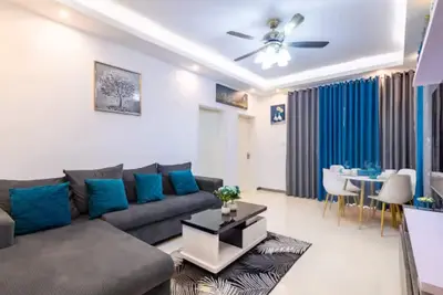 Image de Trendy & Safe Oasis: Pool, Balcony, Parking, WiFi!