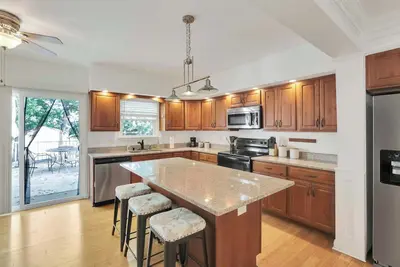 Image de Charming 3-Br + Hot Tub - Near Grandview