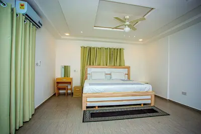 Image de Tranquil 4-bedroom apartment with Ac in Dawhenya
