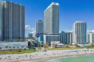 Image de 30th Floor Oceanfront Condo Stunning Sunset Views