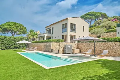 Image de Villa moderne St Tropez Face au Chateau de Messardière -Pres centre/plage Tahiti