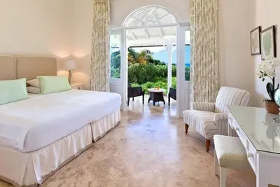 Luxury 4br Villa with Pool, Golf & Sea Views