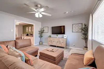 Modern Tempe Getaway 4br w/ Game Room + Coffee Bar