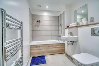 Image de 2 Bed Flat in Eccles  1 Min Walk to Train & Tram