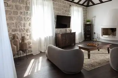 Image de Spacious and beautifully restored stone house nestled in a quiet village Orasac