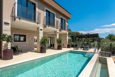 Image de Villa extravagante avec sauna, piscine privée, billard, Bbq