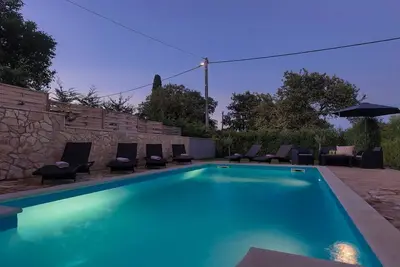 Image de Villa acceptant les animaux avec piscine privée, vue panoramique et entrée gratuite au centre de vacances Lanterna