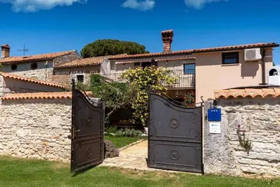 Image de Maison de vacances rustique et authentique avec barbecue, lit bébé et chiens acceptés