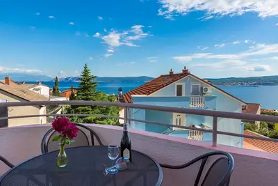 Image de Appartement romantique à seulement 500 mètres de la plage de sable avec vue sur la mer, climatisation, WiFi