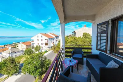 Image de Appartement tranquille à seulement 650 mètres de la plage avec salle de fitness, vue sur la mer, barbecue