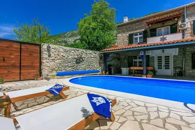 Image de Finca baignée de lumière avec ranch d'alpagas à proximité, piscine privée, espace barbecue, lave-linge