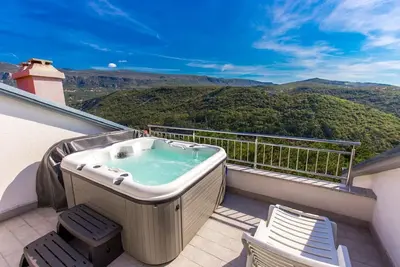 Image de Superbe penthouse sur deux étages avec jacuzzi et vue panoramique
