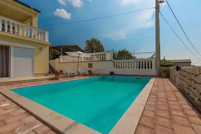 Image de Magnifique maison de vacances avec piscine privée, table de ping-pong, vue sur la mer, 5 places de parking, aire de jeux pour enfants
