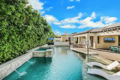 Image de Carefree Casa: Resort-Style Home w/Heated Pool+Spa, Arcade, Pizza Oven & Casita