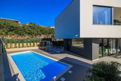Image de Superbe villa avec piscine privée à seulement 450 mètres de la plage - les chiens sont les bienvenus