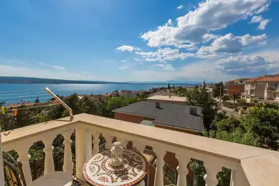 Image de Appartement moderne à seulement 300 mètres de la plage avec une vue imprenable sur la mer