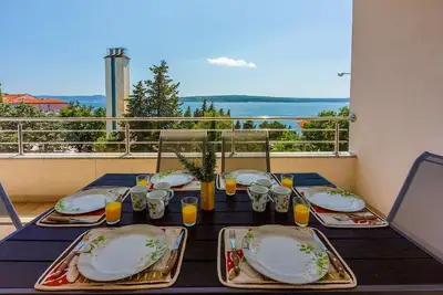 Image de Appartement moderne à seulement 100 mètres de la plage avec barbecue, vue sur la mer, climatisation