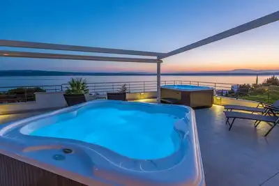 Image de Impressionnant appartement à seulement 100 mètres de la plage avec sauna, jacuzzi, vue sur la mer
