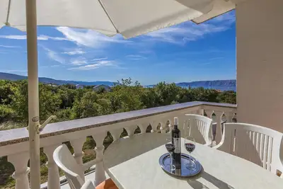 Image de Appartement acceptant les chiens à seulement 470 mètres de la plage, avec lit bébé et vue sur la mer