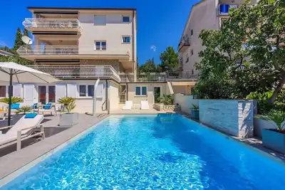 Image de Superbe appartement à seulement 500 mètres de la plage de sable, avec home cinéma, billard et vue sur la mer.