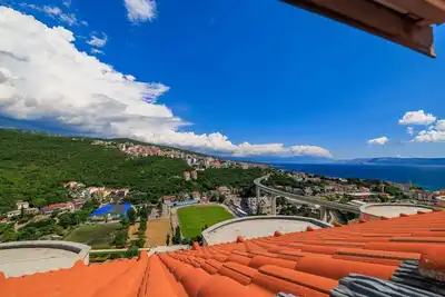 Image de Appartement mansardé avec vue sur la mer, parking privé et lave-linge