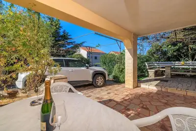 Image de Appartement acceptant les chiens à seulement 450 mètres de la plage avec vue sur la mer, barbecue, parking