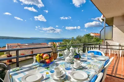 Image de Appartement acceptant les chiens à seulement 450 mètres de la plage avec une vue imprenable sur la mer