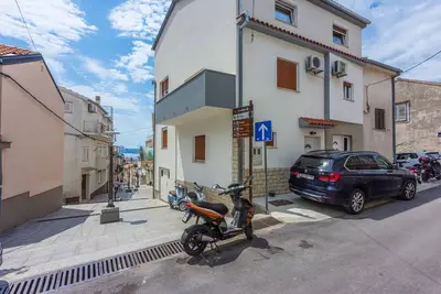 Image de Appartement central à seulement 250 mètres de la plage avec parking privé