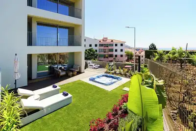 Image de Enjoy Madeira Island, in our luxury apartment with pool and our private jacuzzi