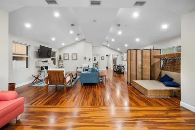 Downtown Dunedin Escape – Shops, Trails & Beer