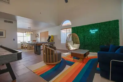 Ahwatukee Oasis, 4br w/ Pool, Putting Green