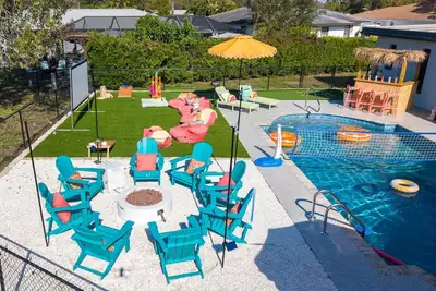 Image de Sleeps 12 • Game Room • Theatre • Tiki Bar • Pool
