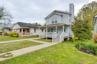 Image de Spacious Family Retreat Near Airport