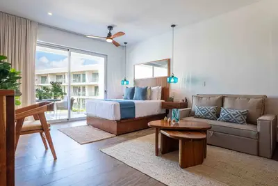 Image de Tranquil tropical studio with pool access, WiFi, Ac & full kitchen