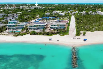 Image de Fabulous Penthouse 7 bedrooms for 13 with private lanai's!