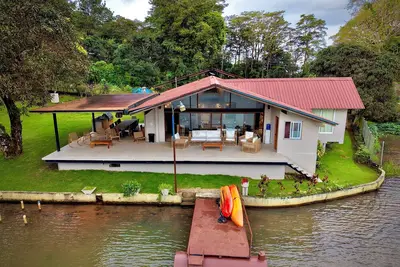 Image de Lake House 2025