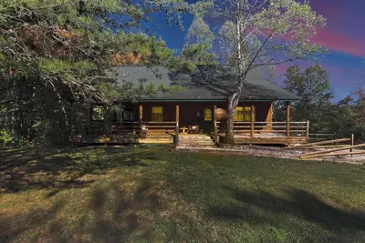 Image de Cozy Secluded Lodge with a View | Hot Tub•Games