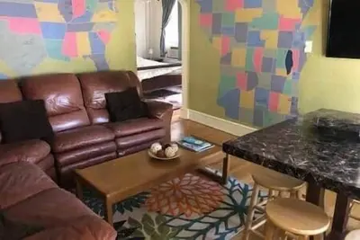 Image de Best location in Milwaukee! Lower Duplex Unit