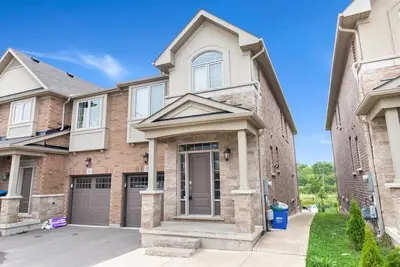 Image de Executive 4 Bedroom Home In Oakville