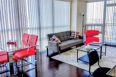 Image de Downtown Bright & Modern Condo With Free Gym