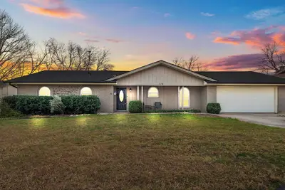 Image de 3-bedroom house in terrific Keller with cool Ac breeze