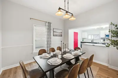 Image de The Riverline Retreat! 8min to Dt Cincy & Hottub