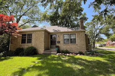 Image de Cute and Cozy Cottage Style 3-bedroom house in Lincoln