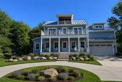 Image de Amazing Lake views, semi private beach, private heated pool, hot tub & game room