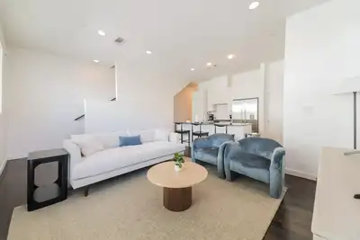 Image de Cozy 2-bedroom townhome in tranquil Dallas