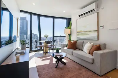 Image de A beautifully designed, high-floor 1-bd apartment