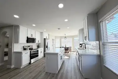 Image de Beautiful Vacation home! ! Bbq Grill, Games, Pack N Play! Near Cardinals Stadium!